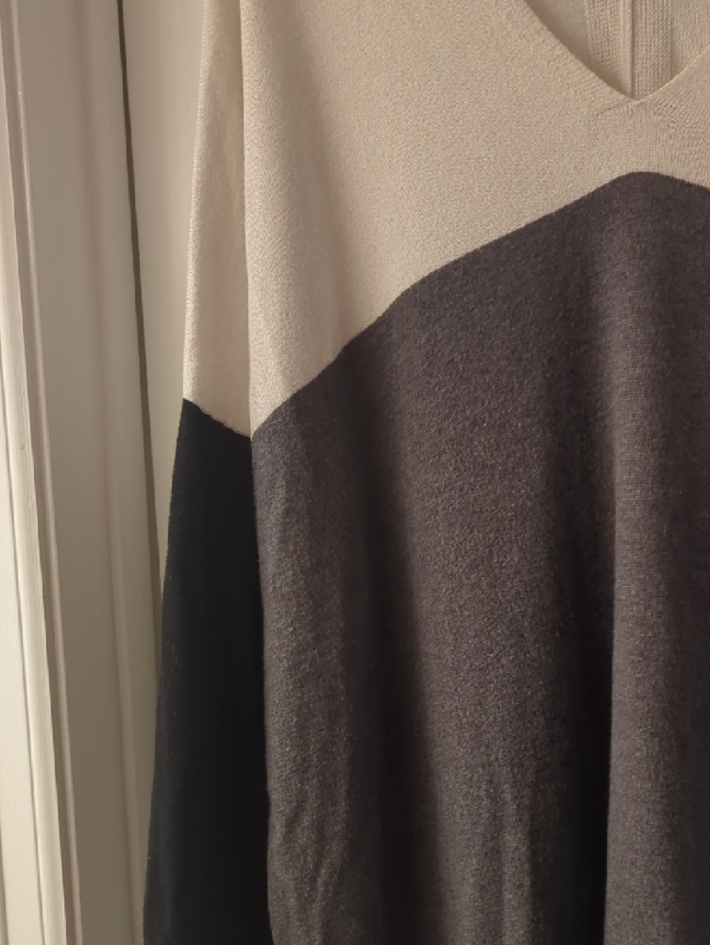 Ann Taylor V-Neck Colorblock Sweater in Cream, Gray & Black - Picture 3 of 3
